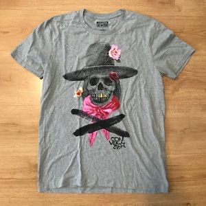 Converse skull shirt BOGO ⚠️